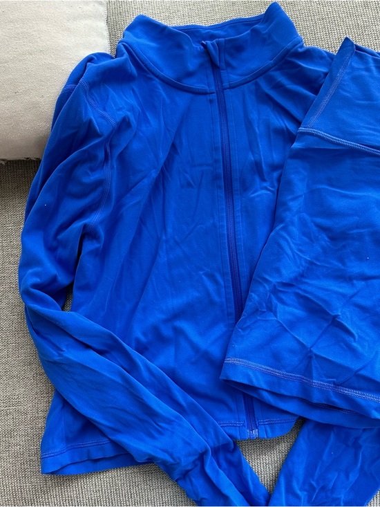 Aritzia golden workout set - Picture 7 of 8